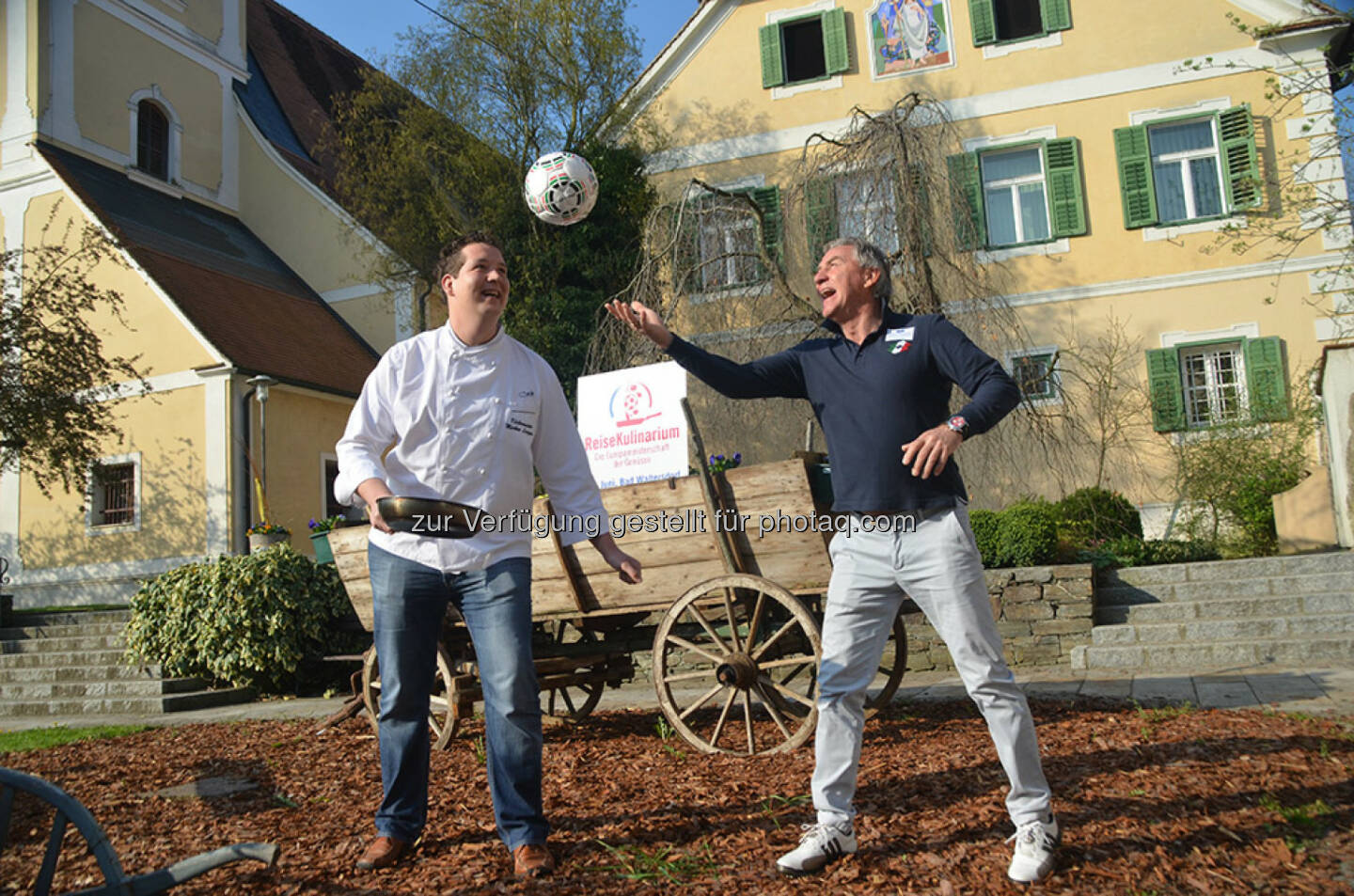 Markus Lengauer (Haubenkoch), Walter Schachner (Fußballlegende)  : Das ReiseKulinarium ist die Europameisterschaft der Genüsse in Bad Waltersdorf : Insgesamt stellen sich 12 Spitzenköche aus Betrieben der 2-Thermenregion mit internationalen Gerichten der Wahl zum „Genuss Europameister 2016“ : Fotocredit: TV Bad Waltersdorf