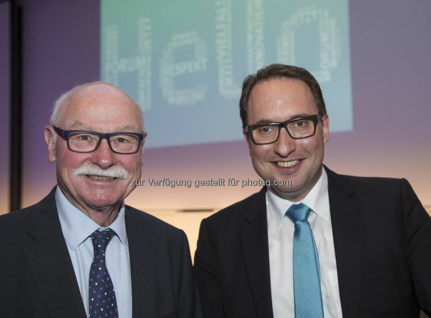 Martin Hüfner (Ökonom), Paul Reitinger (Vorstand der Hello bank!) : Investieren in Zeiten niedriger Ölpreise : Hello bank! lud zu einem Investmentabend in Salzburg mit dem deutschen Ökonomen Martin Hüfner : Fotocredit: hellobank.at/Andreas Kolarik