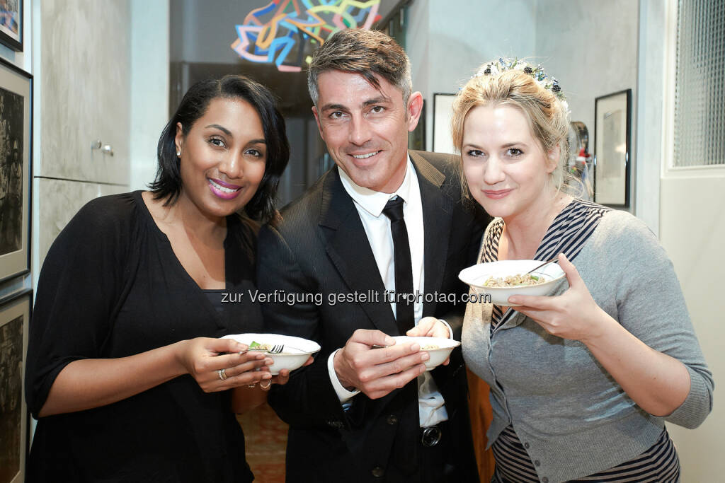 Ana Milva Gomes (Musicalstar), Horst Untermoser (Tisanoreica Repräsentant), Niki Osl (Miss Lilly´s Hats) : Tisanoreica, das Geheimnis der italienischen Stars : Neue Produktlinie aus Italien zur gesunden Gewichtsabnahme : Fotocredit: GlanzLichter/APA-Fotoservice/Preiss, © Aussender (21.04.2016) 