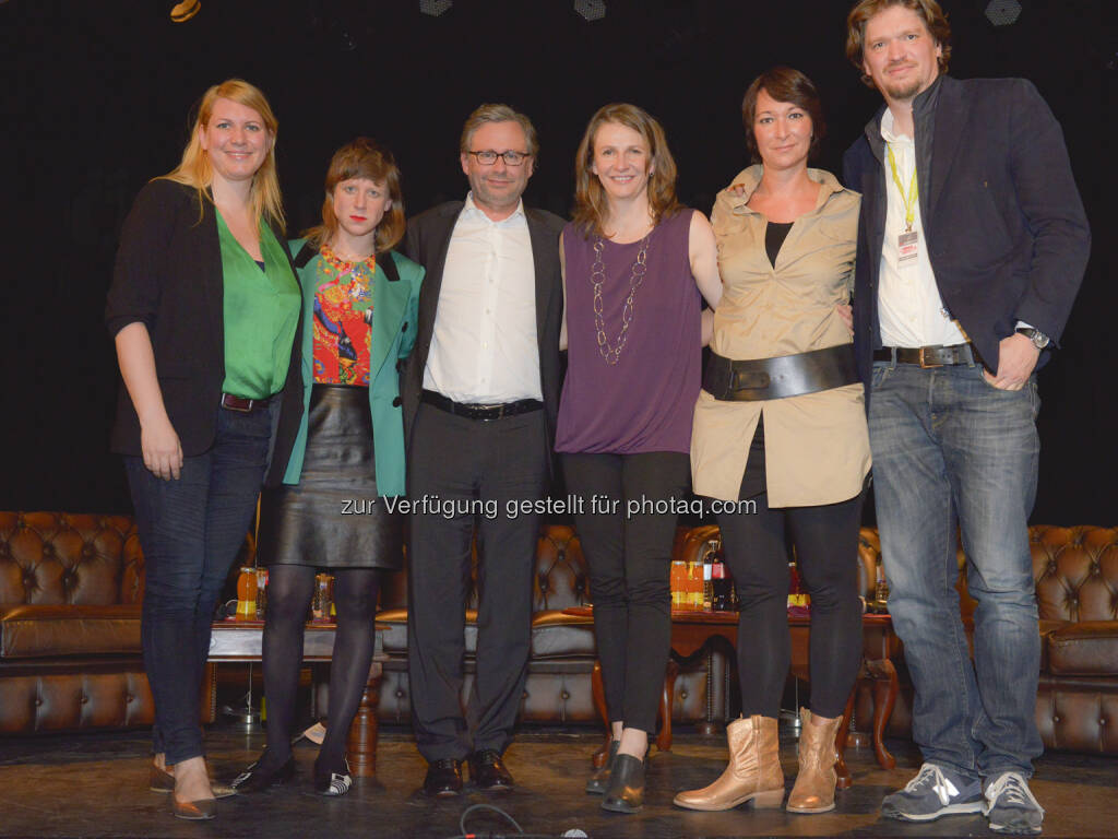 Elisabeth Hakel (NR Abg.), Alexander Wrabetz (Generaldirektor), Ankathie Koi (Musikerin), Romy Reis (Labelbetreiberin), Birgit Denk (Moderation), Georg Tomandl (Musikfonds-Obmann und Tonstudiobetreiber) : Der Österreichische Musikfonds feiert 10-Jahres-Jubiläum : Neben einem positiven Resümee über zehn Jahre erfolgreiche Fördertätigkeit steht die dringende Notwendigkeit einer deutlichen finanziellen Aufdotierung im Raum : Fotocredit: Mueller, © Aussendung (21.04.2016)
