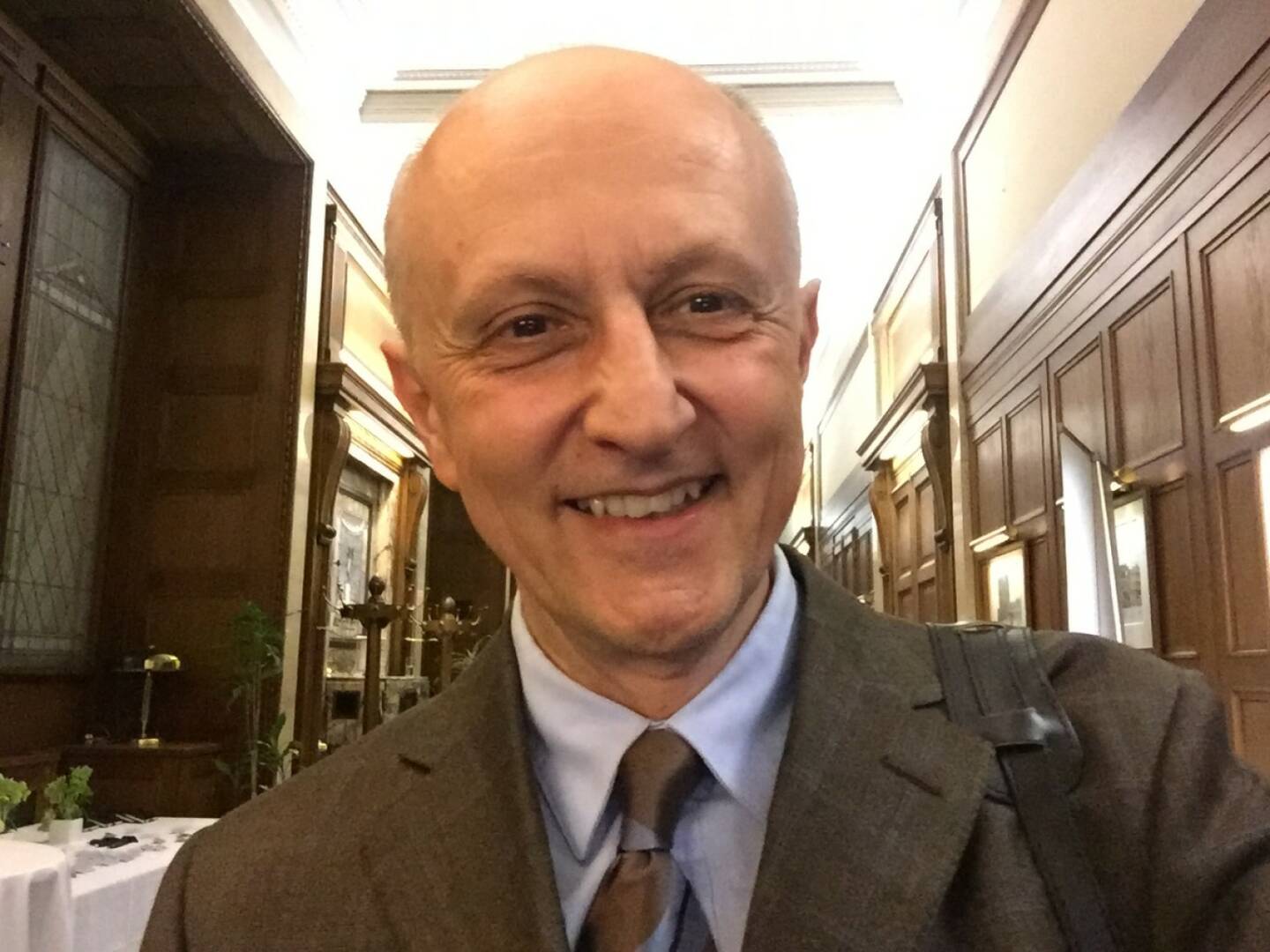 Anatol Eschelmüller Selfie, Yield