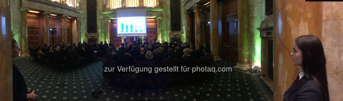 Zertifikate Award Austria 2016 im Oktogon , 34 Selfies von Teilnehmern unter http://www.photaq.com/page/index/2469