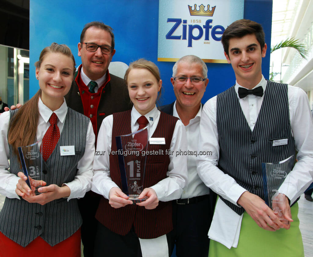 Nadine Miesenböck (3. Platz), Gerfried Pirker (KTS-Villach), Lena Klement (Siegerin), Thomas Santler (Brau Union Österreich), Christian Fornara (2. Platz) : Zipfer Zapf Masters 2016: Titel geht nach Oberösterreich : Fotocredit: Hannes Krainz, © Aussendung (22.04.2016) 