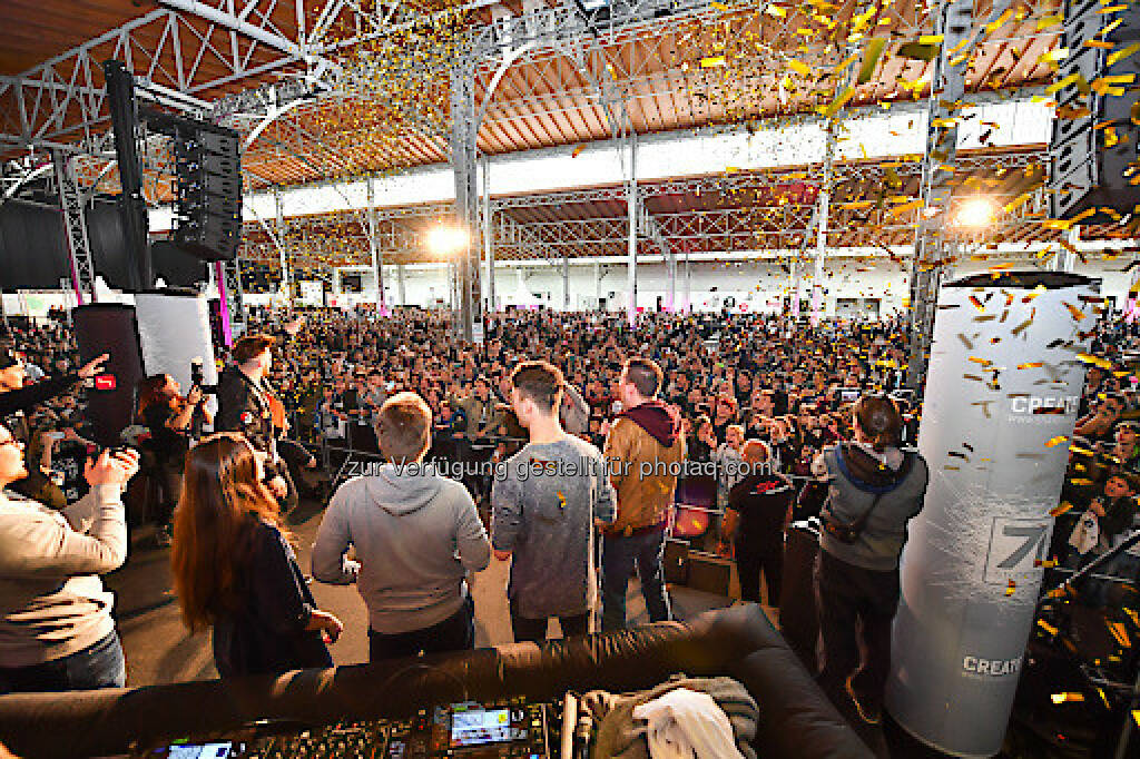 Emotionen und Mega-Stimmung bei 71Con beim ProSieben Sat.1 Puls 4 und Studio71 Influencer-Fantreffen, © (c) Matthias Buchwald (24.04.2016) 