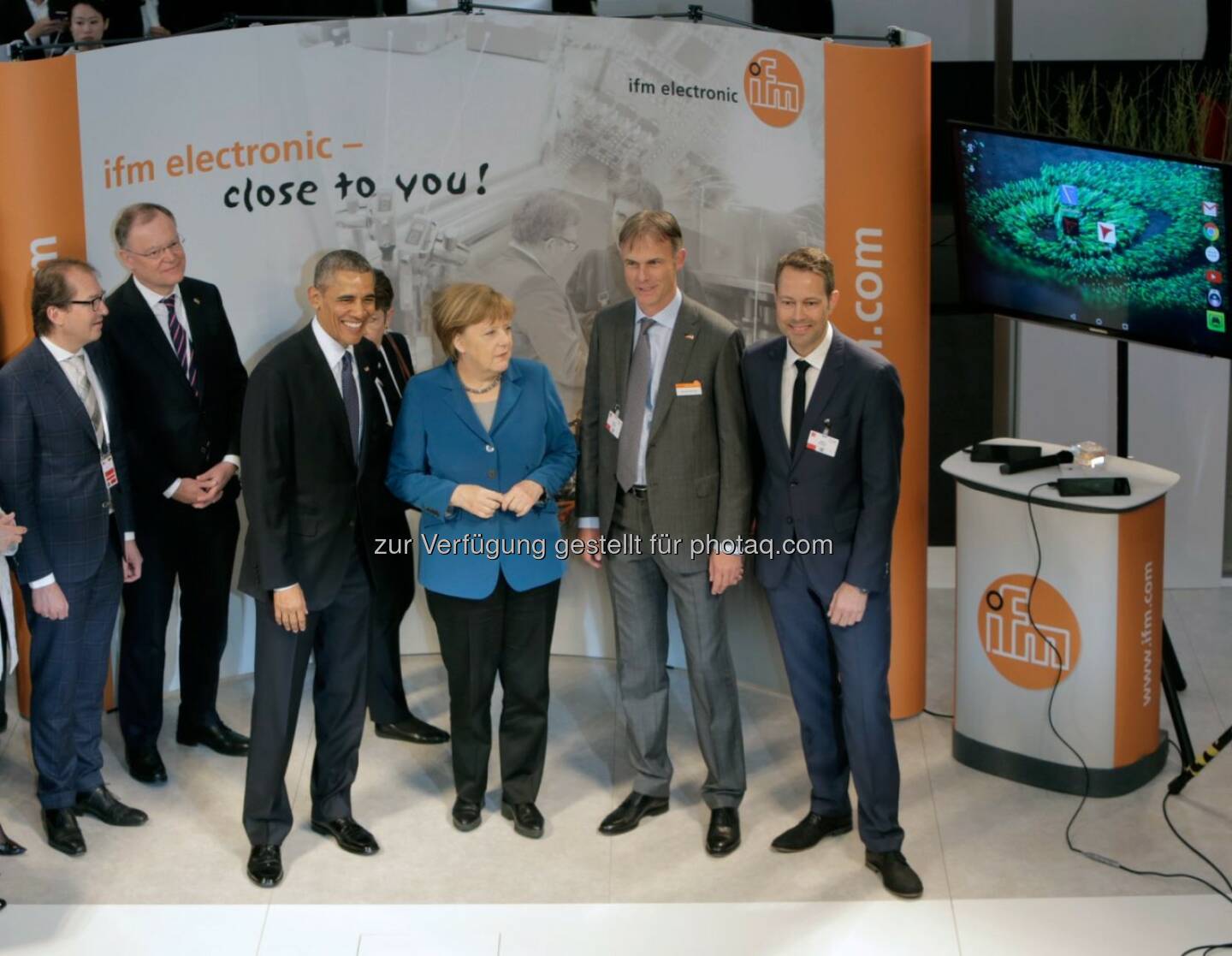 Barack Obama (US-Präsident), Angela Merkel (Bundeskanzlerin), Michael Marhofer, Bernd Buxbaum : Merkel und Obama besuchen Messestand von ifm Unternehmensgruppe auf der Hannover Messe : Fotocredit: ifm electronic gmbh