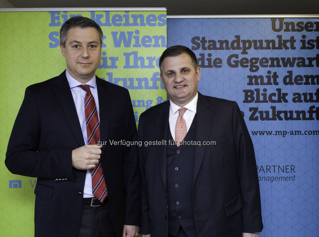 Oliver Schumy (CEO der Immofinanz AG), Eduard Berger (Mitglied des Vorstandes der Wiener Privatbank SE) : Die Wiener Privatbank lud letzten Donnerstag Kunden und Freunde zu einem Vortrag von Oliver Schumy, CEO der Immofinanz AG, Fotocredit: Wiener Privatbank/Metrum Communications, © Aussender (25.04.2016) 