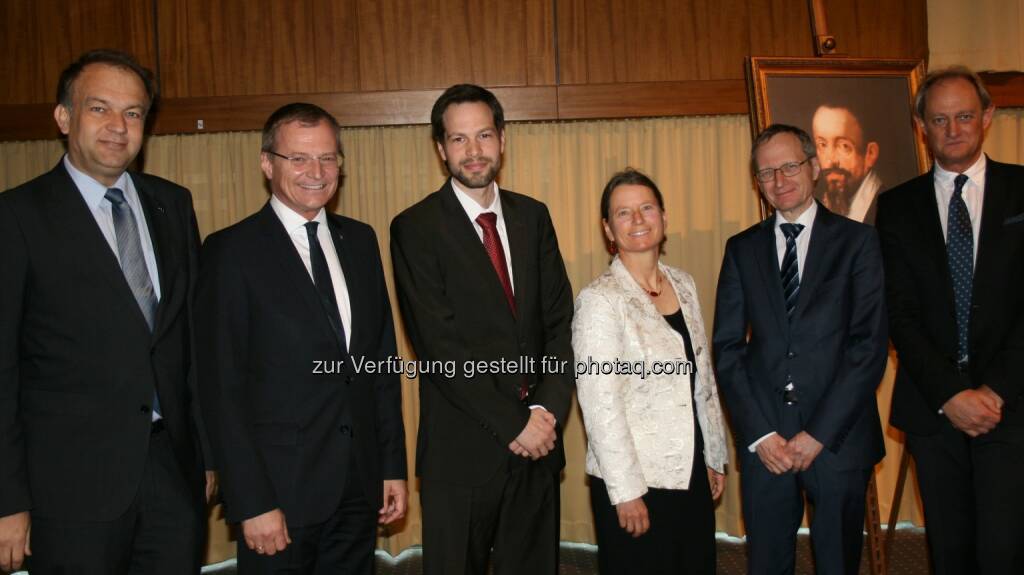 Meinhard Lukas (JKU-Rektor), Thomas Stelzer (LH.-Stv.), Erik Hansen, Anni Koubek, Johann Bacher (Dekan), Alois Ferscha (Dekan) : Interdisziplinäres Stiftungsinstitut für Integrierte Qualitätsgestaltung an der JKU : Antrittsvorlesung Erik Hansen : Fotocredit: JKU, © Aussender (26.04.2016) 