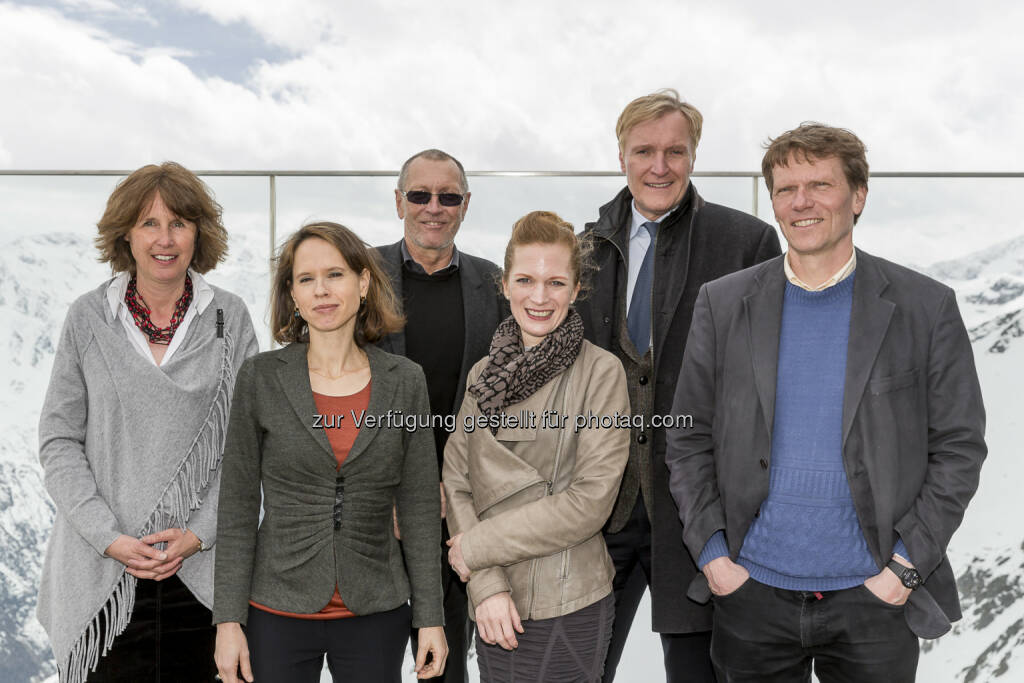 Susanne Schaber (Autorin), Barbara Bleisch (Ethik-Zentrum Uni Zürich), Konrad Paul Liessmann (Philosoph, Uni Wien), Katharina Lacina (Uni Wien), Klaus Albrecht Schröder (Albertina), Hartmut Rosa (Soziologe, Jena) : Symposium „Denken im Eis“ in Sölden : Suche nach dem Sinn des Reisens : Fotocredit: Ötztal Tourismus / Rudi Wyhlidal, © Aussender (27.04.2016) 