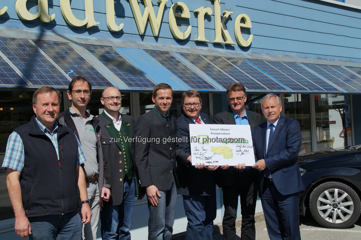 Albert Castellani (Leiter Stromabrechnung Stadtwerke Murau), Erwin Leitner-Fidler (Leiter IT und Telekommunikation Stadtwerke Murau), Wolfgang Krebs (Leiter Metering Energie Steiermark Service GmbH), Georg Wurzenberger (GF Energie Steiermark Service GmbH), Martin Graf (Vorstandsdirektor Energie Steiermark), Kurt Woitischek (GF Stadtwerke Murau), Christian Purrer (Vorstandssprecher Energie Steiermark) : Stadtwerke Murau setzen bei „Intelligenten Stromzählern“ auf Kooperation mit Energie Steiermark : Fotocredit: Stadtwerke Murau