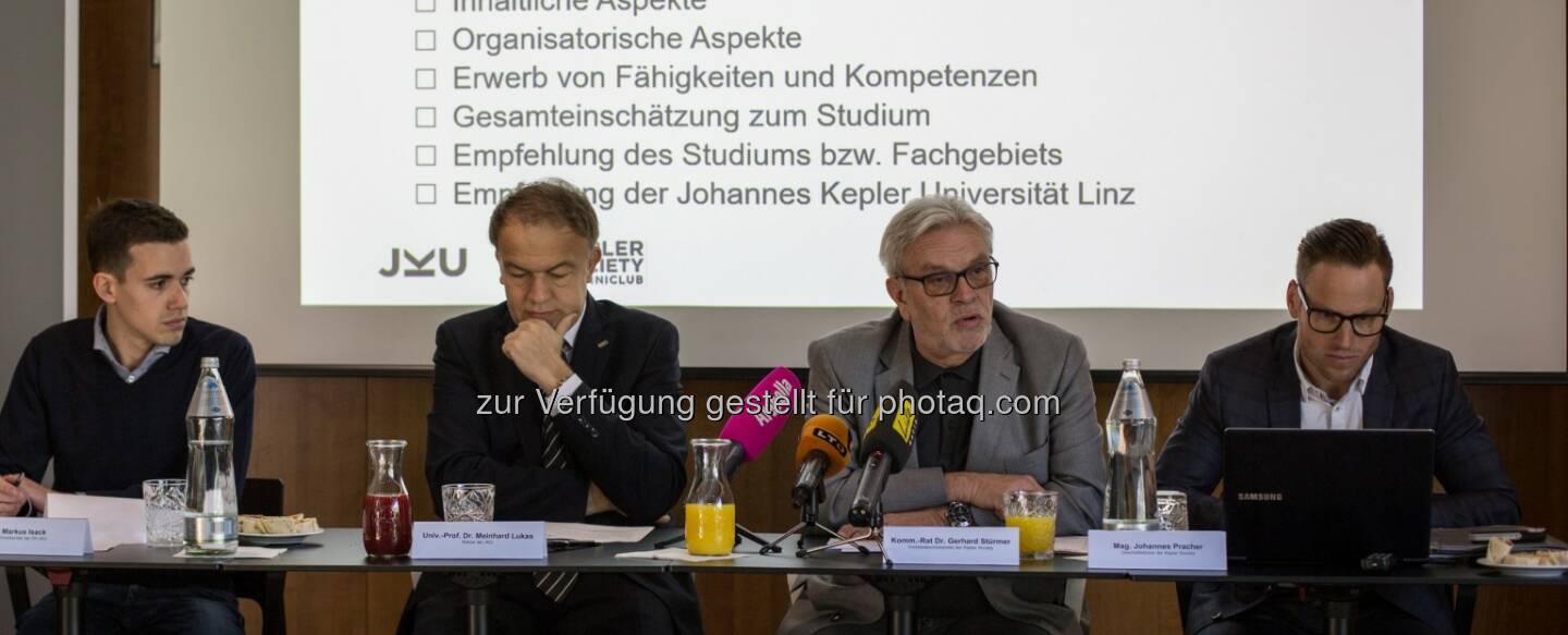 Markus Isack (ÖH-Vorsitzender), Meinhard Lukas (Rektor), Gerhard Stürmer (Kepler Society Präsident), Johannes Pracher (Kepler Society Geschäftsführer) : Platz für einen neuen JKU Campus : Fotocredit: JKU/Atzmüller