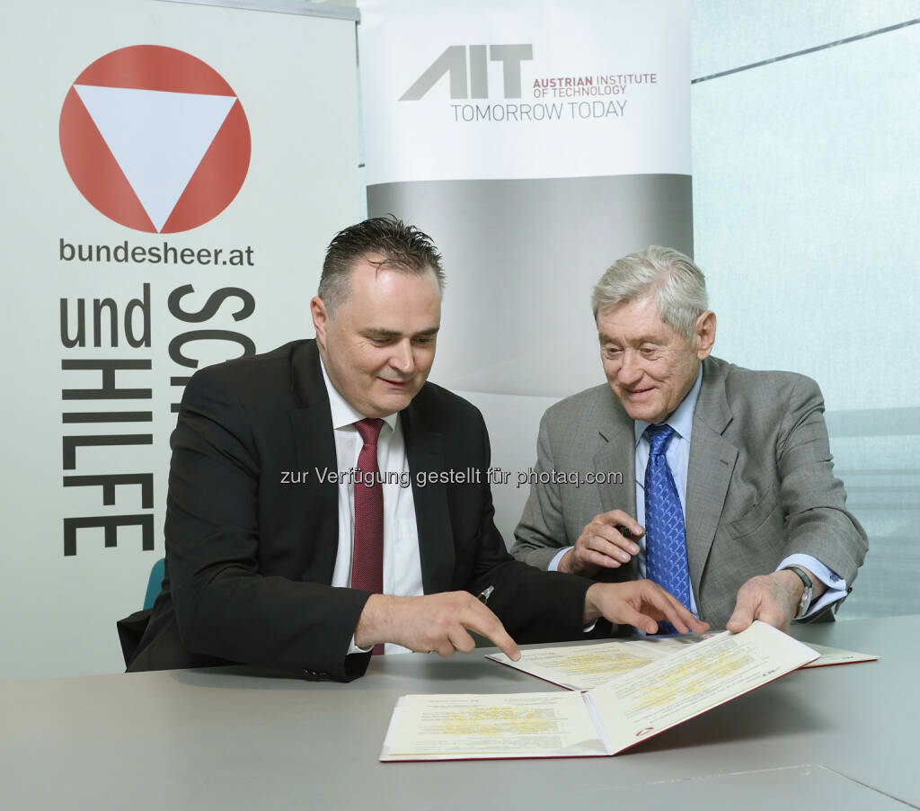 Hans Peter Doskozil (Verteidigungsminister), Hannes Androsch (AIT-Aufsichtsratspräsident) : Doskozil und Androsch unterzeichnen Forschungsübereinkommen zwischen Österreichischem Bundesheer und AIT : Fotocredit: AIT / Johannes Zinner, © Aussendung (02.05.2016) 