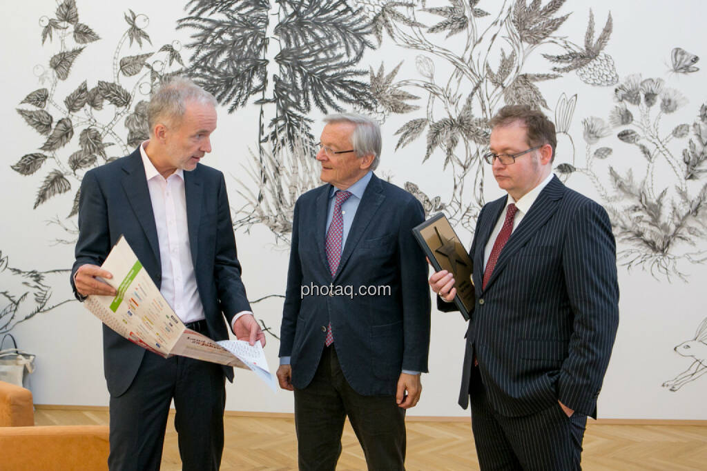 Christian Drastil (BSN), Wolfgang Schüssel, Gregor Rosinger (Rosinger Group) - Wolfgang Schüssel wird in die Hall of Fame (Class of 2016) des Wiener Kapitalmarkts aufgenommen  http://boerse-social.com/hall-of-fame, © Martina Draper/photaq (02.05.2016) 