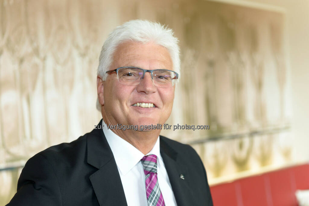 Karl Jungwirth - Uniqa Landesdirektion Niederösterreich : Landesdirektion NÖ wächst doppelt so stark wie der Markt : Fotocredit: Uniqa/ APA-Fotoservice / Jamnig, © Aussender (03.05.2016)