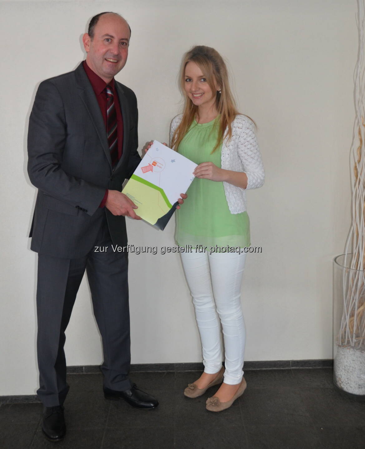 Robert Sobotka (VMÖ), Sandra Manzinger (Preisträgerin) : Beste Masterarbeit: Österreicherin gewinnt erstmals deutschen Nachwuchsforscherpreis : Fotocredit: ÖVM