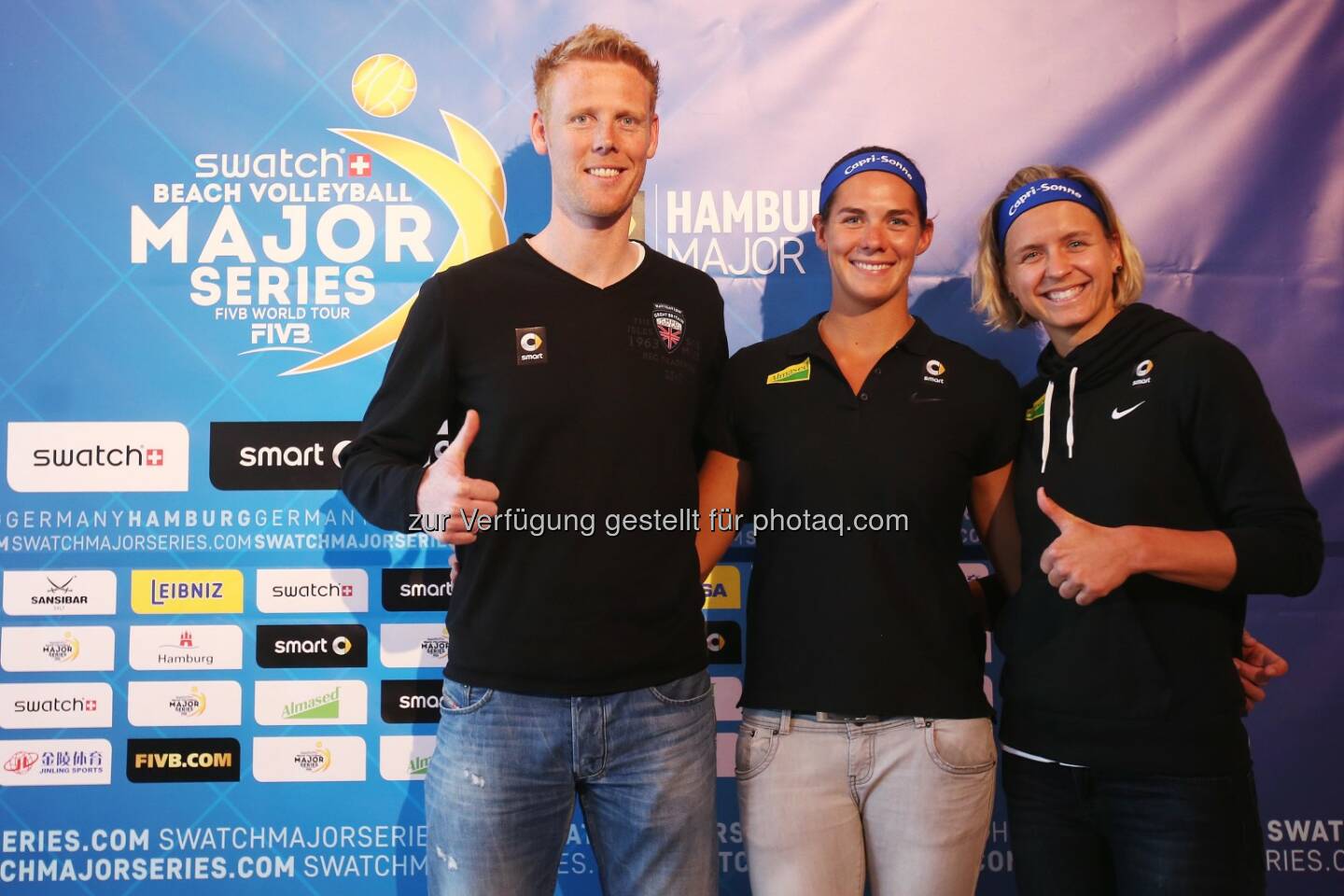 Jonas Reckermann (Olympiasieger ), Kira Walkenhorst und Laura Ludwig (Deutsches Beach Volleyball Team) : Swatch Beach Volleyball Major Series 2016 : Auftakt beim smart Major Hamburg : Fotocredit: Malte Christians | hochzwei