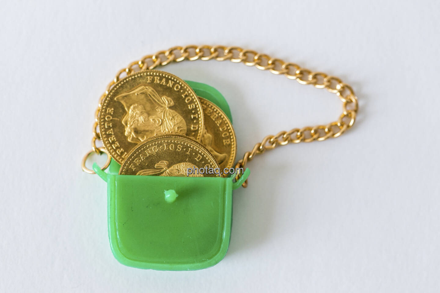 Die Taschen voll Gold, grüne Handtasche, Goldmünzen