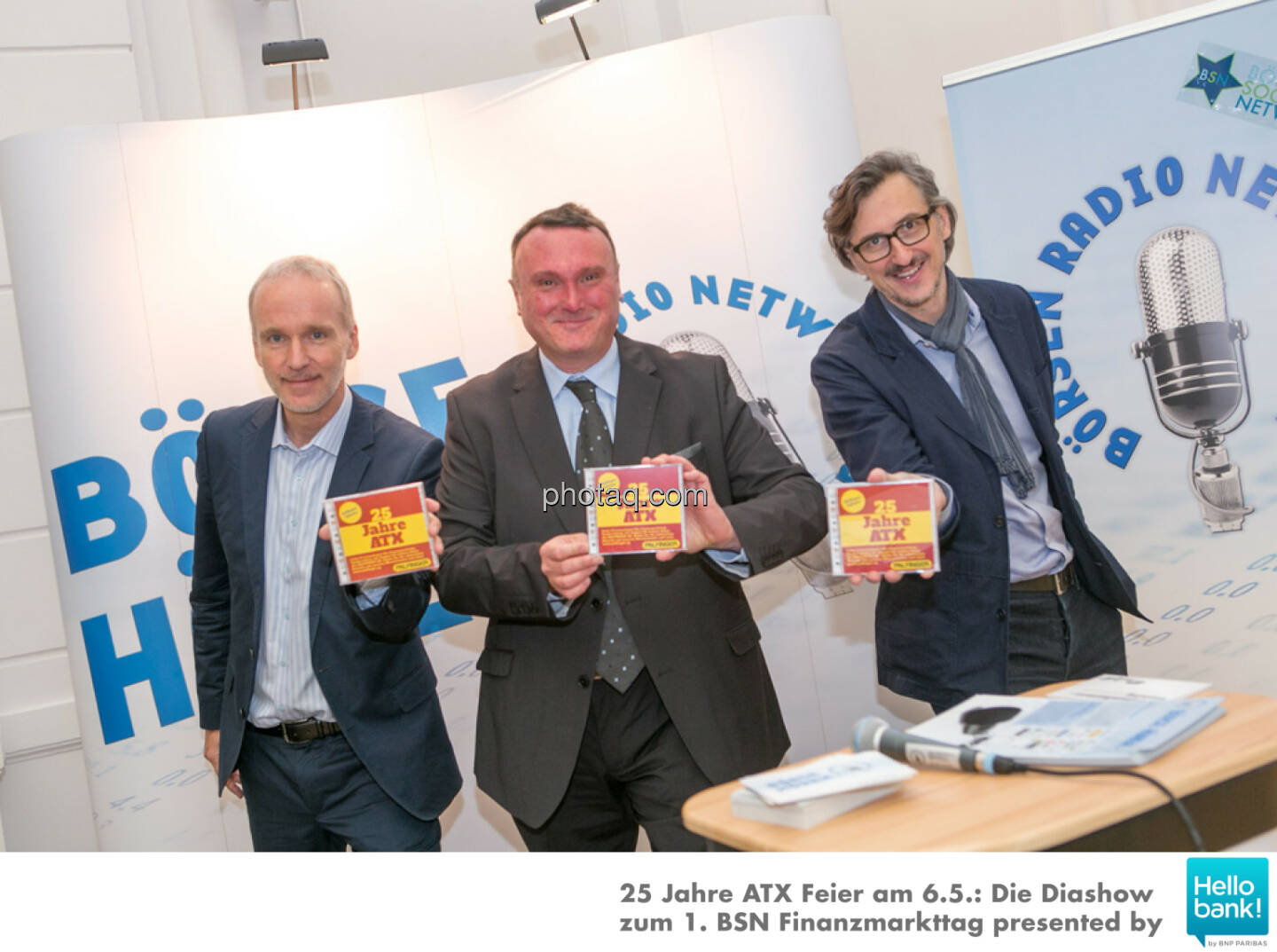 Viva Palfinger: Christian Drastil, Peter Heinrich, Josef Chladek stolz mit der Palfinger-Privatanleger-Edition 25 Jahre ATX