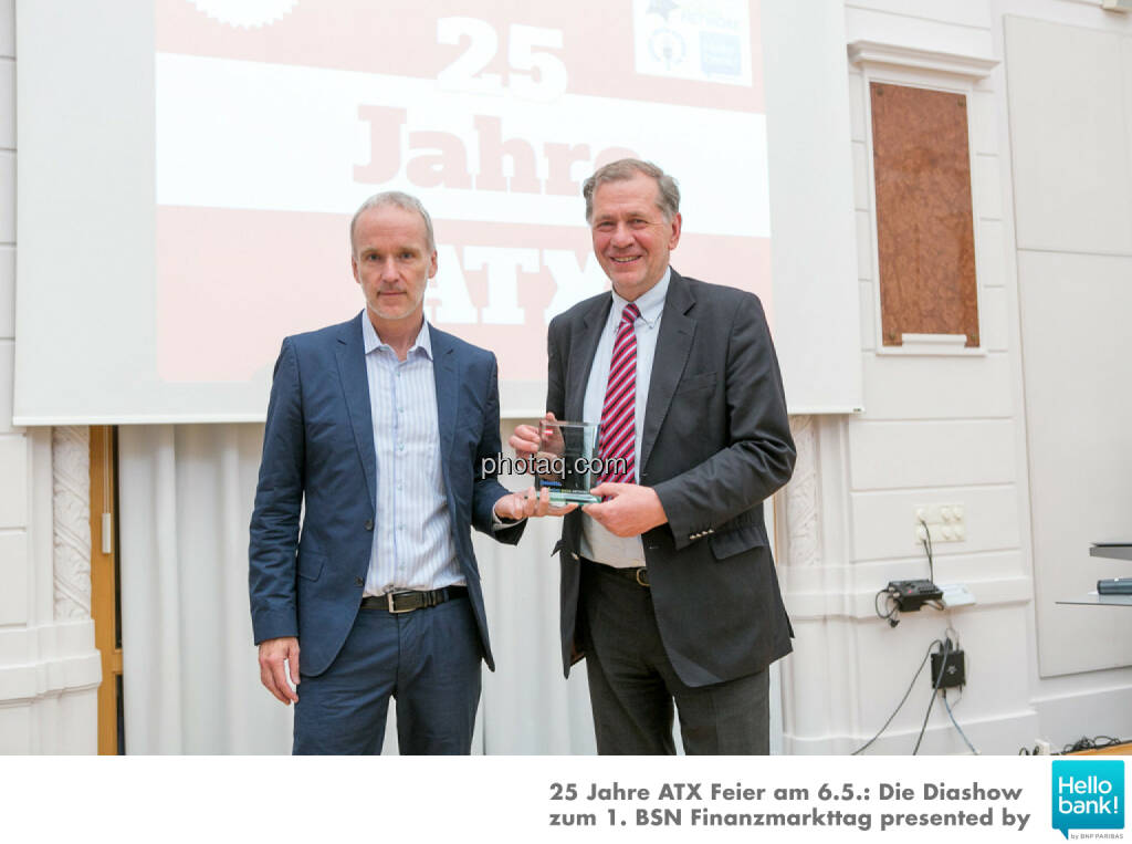 Number One Award 2015: Christian Drastil übergibt an Wilhelm Rasinger, © Martina Draper/photaq (07.05.2016) 