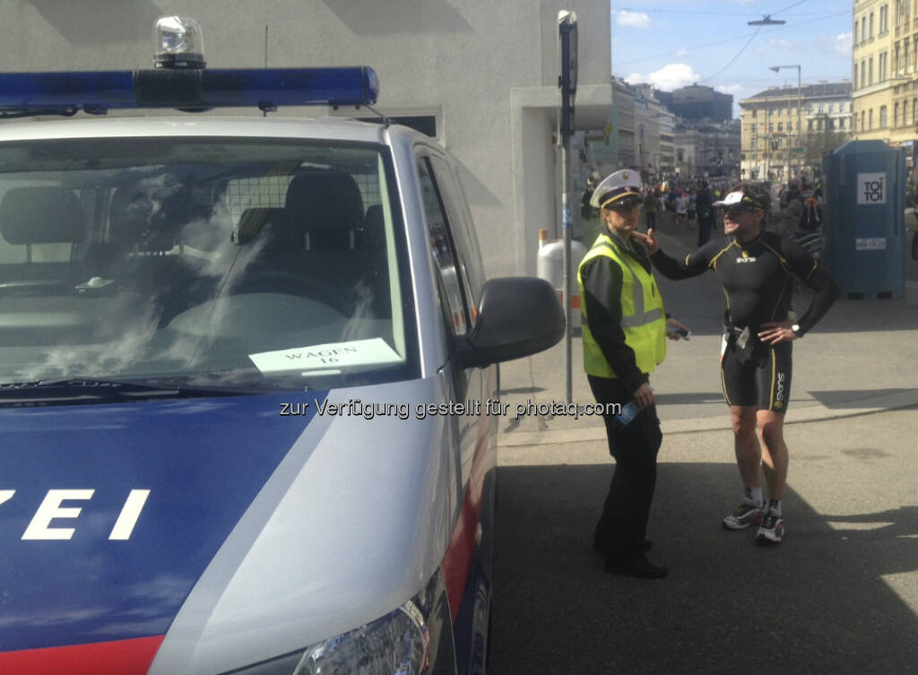 Polizei passt auf und darf nach dem Weg gefragt werden (14.04.2013) 