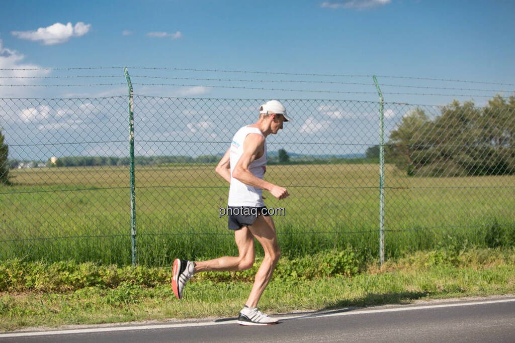 Evgenii Glyva, Sieger Österreich Wings for Life Worldrun 2016, © Martina Draper/photaq (08.05.2016) 