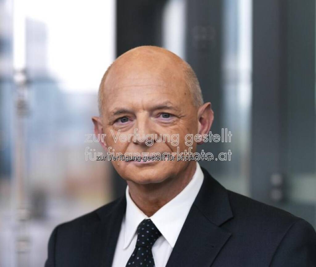 Robert Kastil, Rosenbauer (15.April) - finanzmarktfoto.at wünscht alles Gute! (15.04.2013) 