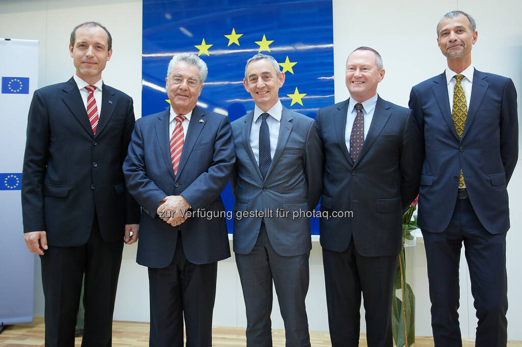 Jörg Wojahn (EU Kommission), Heinz Fischer (Bundespräsident), Didier Lenoir (EU-Botschafter zu internat. Org.), Michael O’Flaherty (Direktor der Grundrechteagentur), Martin Brunkhorst (Europäische Investitionsbank) : Empfang zum Europatag mit Bundespräsident Heinz Fischer : Fotocredit: Vertretung der EU-Kommission in Österreich/APA-Fotoservice/Preiss, © Aussender (11.05.2016) 