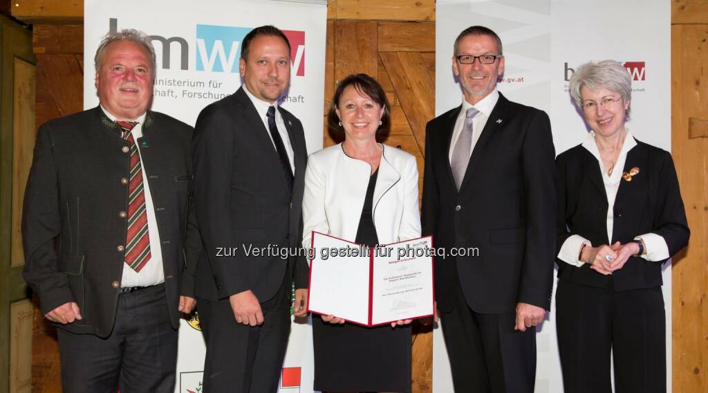 Franz Perhab, Thomas Scheuchl, Melanie Franke, Josef Probst, Elisabeth Udolf-Strobl : Österreichischer Innovationspreis Tourismus - 3. Platz in der Kategorie Einzelbetriebe für Rogner Bad Blumau : Fotocredit: Meyer Thomas, © Aussendung (12.05.2016)