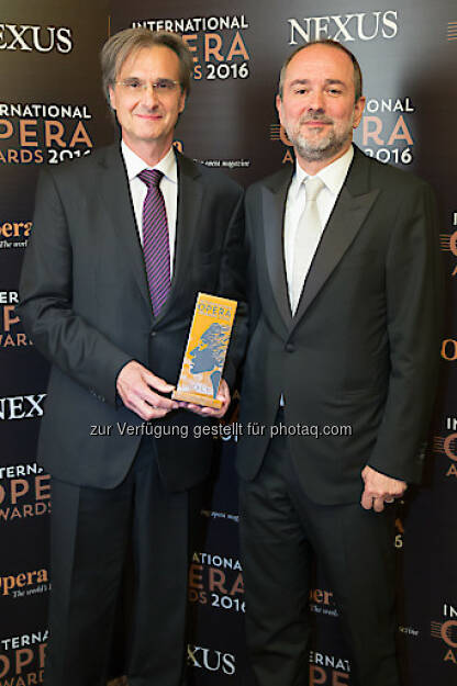 Roland Geyer (Intendant), Thomas Drozda (VBW-Generaldirektor) : Theater an der Wien gewinnt International Opera Award 2016 : Fotocredit: International Opera Award/Jones, © Aussendung (17.05.2016) 