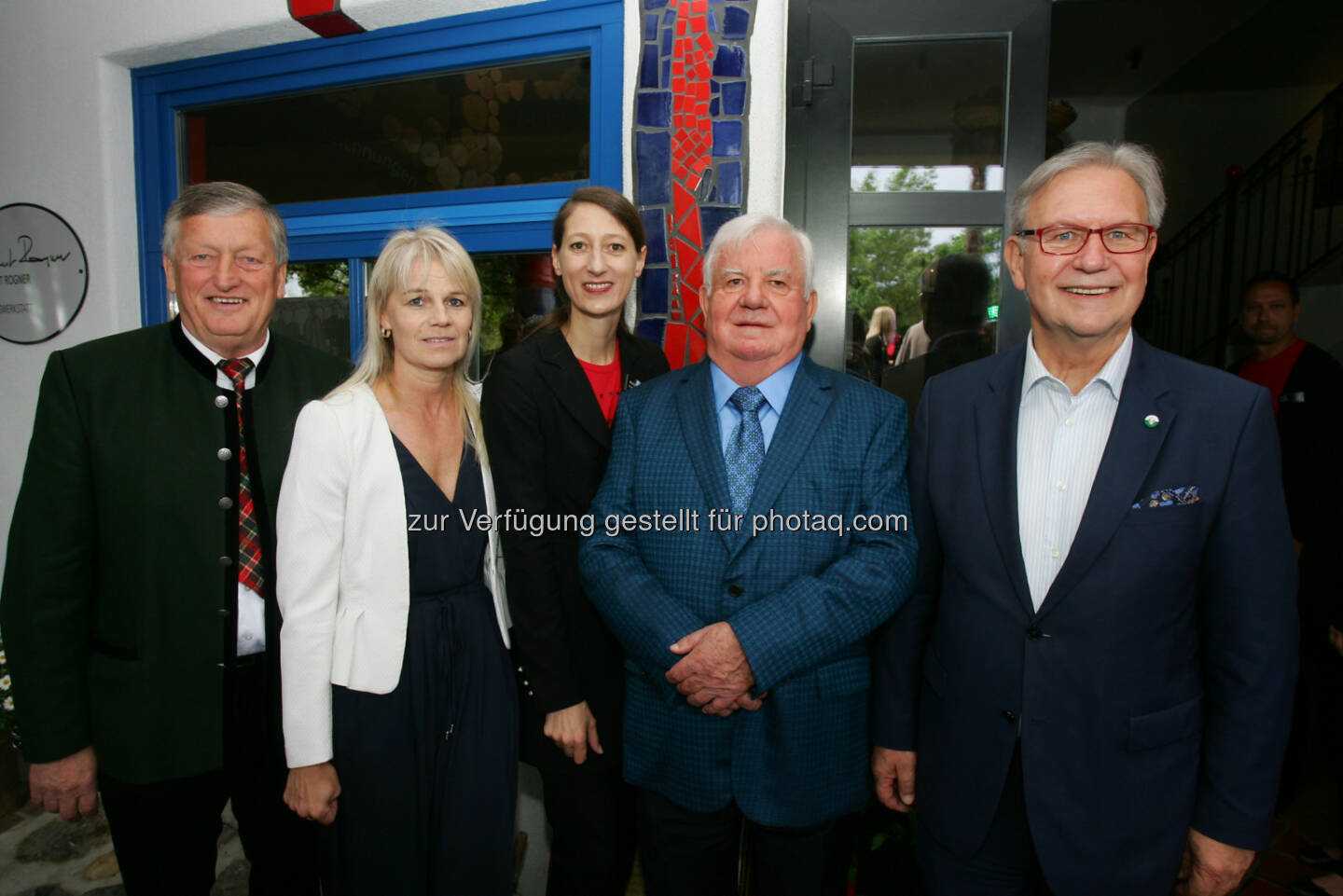 Franz Handler (Bürgermeister), Maria Perl (Tourismusobfrau), Melanie Franke (Hoteldirektorin), Robert Rogner (Gründer), Franz Majcen (Landtagspräsident a. D.) : Eröffnung „Lebenswerkstatt Robert Rogner“ am 14. Mai 2016 in den Werkstätten des Rogner Bad Blumau : Fotocredit: Rogner-Bad Blumau/APA-Fotoservice/Hautzinger