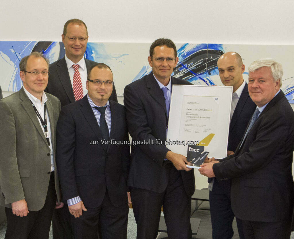 Rudolf Leitner (EVP Procurement, FACC), Rolf Philipp (CEO und Eigentümer Aircraft Philipp Group), Stefan Horn (Sales & Marketing Aircraft Philipp Group und Baz Airborne Components & Assemblies), Eytan Cohen-Munwes (CEO, BAZ Airborne Components & Assemblies), Stefan Schweighofer (Director Procurement Aerostructures, FACC), Walter Stephan (CEO, FACC) : Baz Airborne Components & Assemblies ist der beste Lieferant von FACC im Jahr 2015 und wurde mit dem Excellent Supplier Award in Gold ausgezeichnet, © FACC (17.05.2016) 