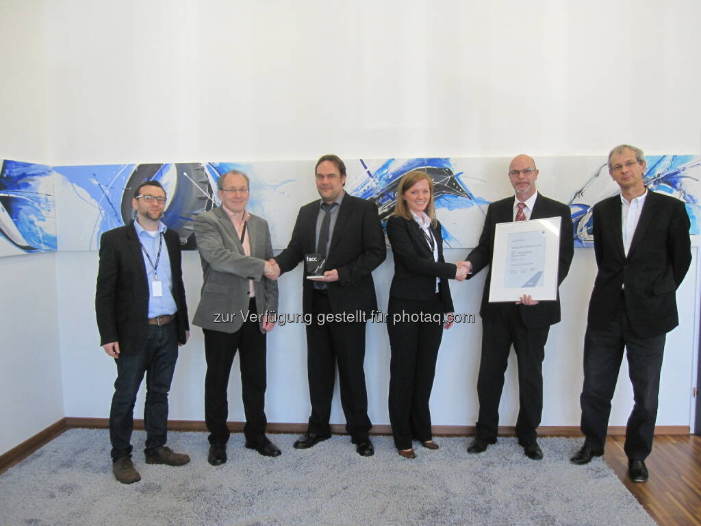 Alois Streicher (Group Lead PQA Interiors, FACC), Rudolf Leitner (EVP Procurement, FACC), Thomas Engstler (Managing Director, GMT), Maria Anna Kraus (Director Procurement Interiors, FACC), Frank Leyendecker (Prokurist GMT Austria), Rene Bollier (VP Interiors, FACC) : Der Supplier Award in Silber geht an GMT – Gummi-Metall-Technik GmbH, © FACC (17.05.2016) 