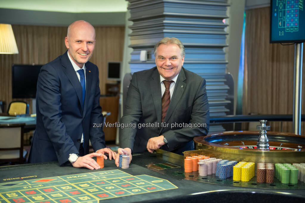 Martin Hainberger, Josef Kneifl : Casino Linz unter neuer Führung : Martin Hainberger wird ab 1. Juli Nachfolger von Josef Kneifl, der nach 43 Jahren in Pension geht : Fotocredit: © Casinos Austria, © Aussendung (20.05.2016)