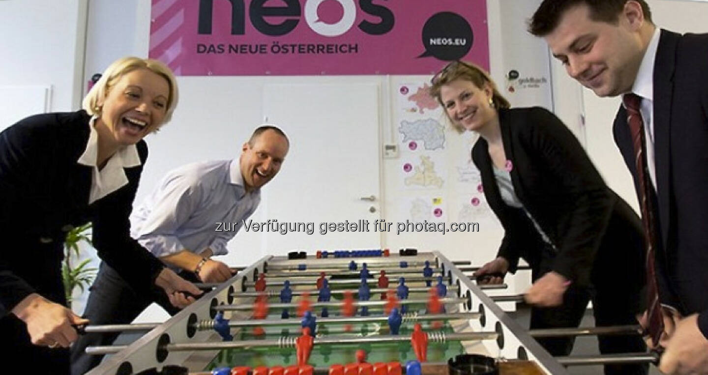 LIF/Neos - Tischfussball mit Frauenpower in den Angriffsreihen: Angelika Mlinar und Beate Meinl-Reisinger