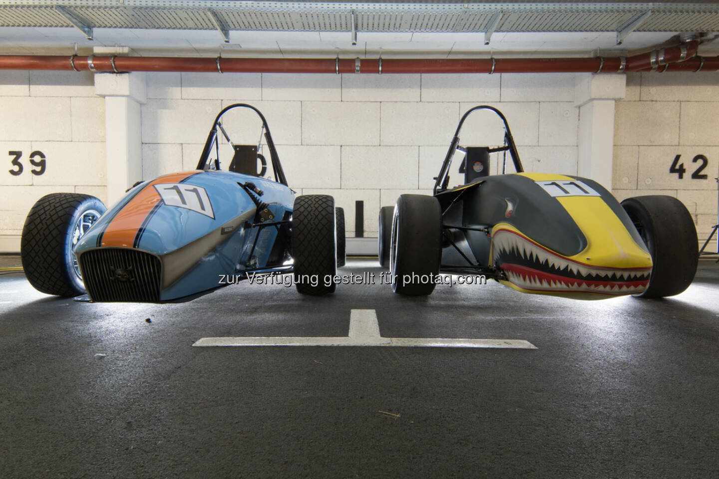 Rennautos der FH Campus Wien CR-113 und CR-115 : FH Campus Wien präsentiert Rennauto für Formula Student 2016 : Fotocredit: © Os.Car Racing Team/Hadamik