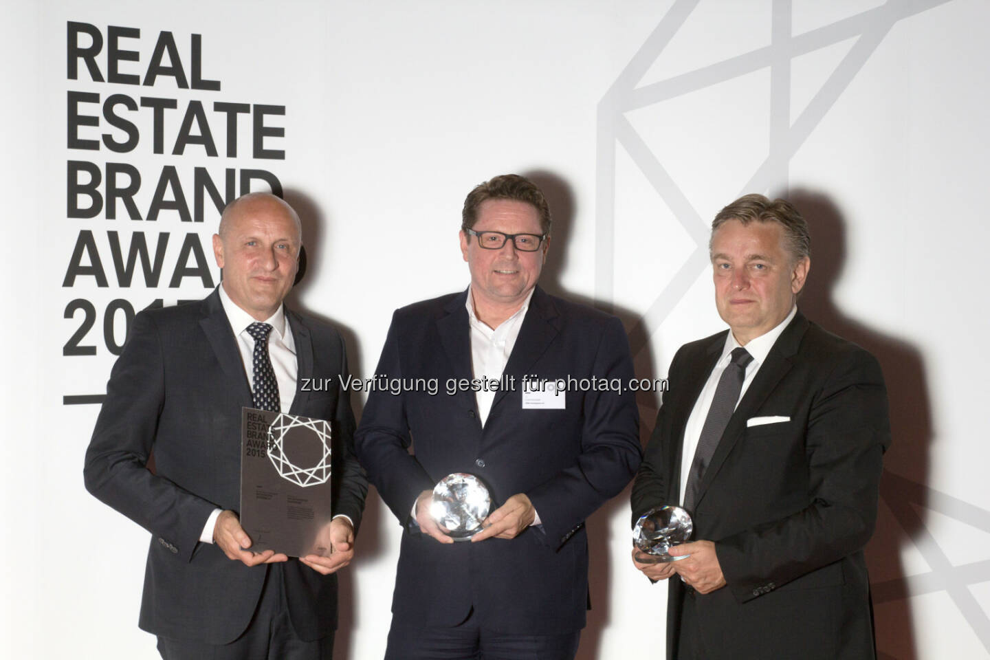 Horst Reiner (ATP-Partner und GF ATP Wien), Claus Stadler (GF Strauss & Partner Development), Dario Travas (ATP-Partner, GF ATP Zagreb und Head of Design ATP Wien) : Das Eureb Institute zeichnete ATP architekten ingenieure mit dem Real Estate Brand Award erneut zur stärksten Architekturmarke Österreichs aus : Fotocredit: Eureb-Institute/Miram