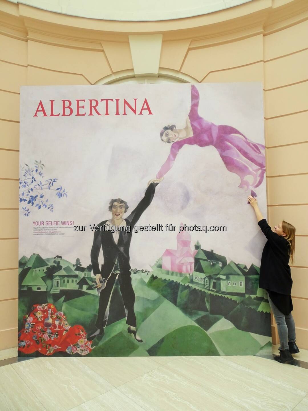Selfie mit Marc Chagalls „Spaziergängern“ : Albertina - Russian Social Special : Mit dem Selfie gratis ins Museum : Fotocredit: Albertina, Wien