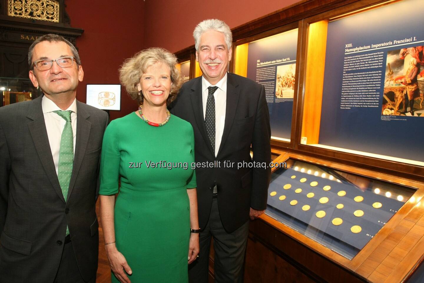 Michael Alram (Dir. Münzkabinett), Sabine Haag (GD), Hans Jörg Schelling (Finanzminister) : Das Gold des Kaisers“ im Kunsthistorischen Museum – Eröffnung durch Hans Jörg Schelling : Fotocredit: Kunsthistorisches Museum Wien/APA-Fotoservice/Hautzinger