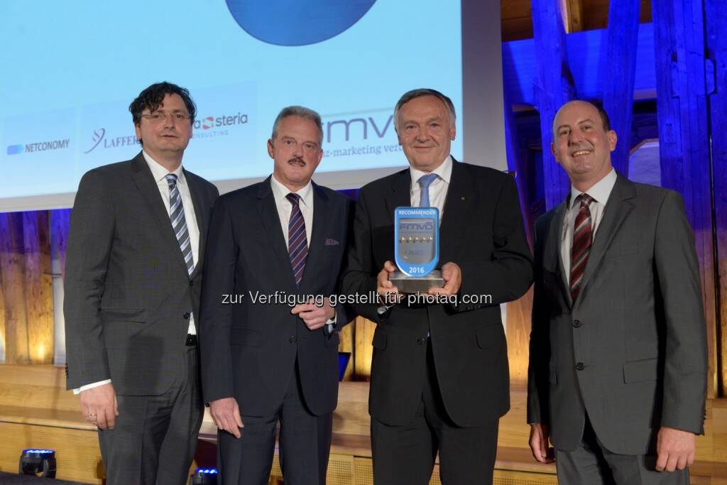 Arnold Schiechl (Netconomy), Erich Mayer (Präsident FMVÖ), Heinz Schuster (Generaldirektor Sparkassen Versicherung AG Vienna Insurance Group), Robert Sobotka (GF Telemark Marketing) : s Versicherung feiert fünften „Recommender Award“ . Fotocredit: Sparkassen Versicherung AG Vienna Insurance Group, © Aussendung (30.05.2016) 