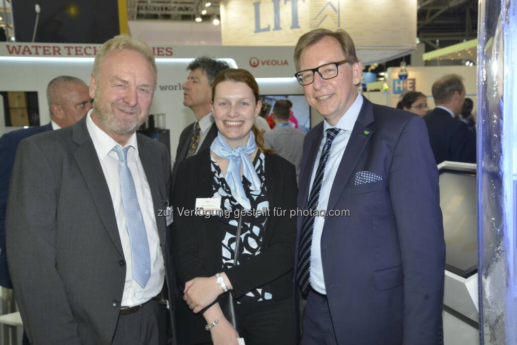 Horst Seyfferth (Geschäftsbereichsleiter Veolia), Elise Le Vaillant (Veolia, Director BU Services), Christian Buchmann (Wirtschaftslandesrat) : Recycling im neuen Maßstab : Steirische Innovationen weisen den Weg in die Zukunft auf der Weltleitmesse IFAT, München : Fotocredit: Green Tech Cluster/Loske, © Aussendung (31.05.2016) 