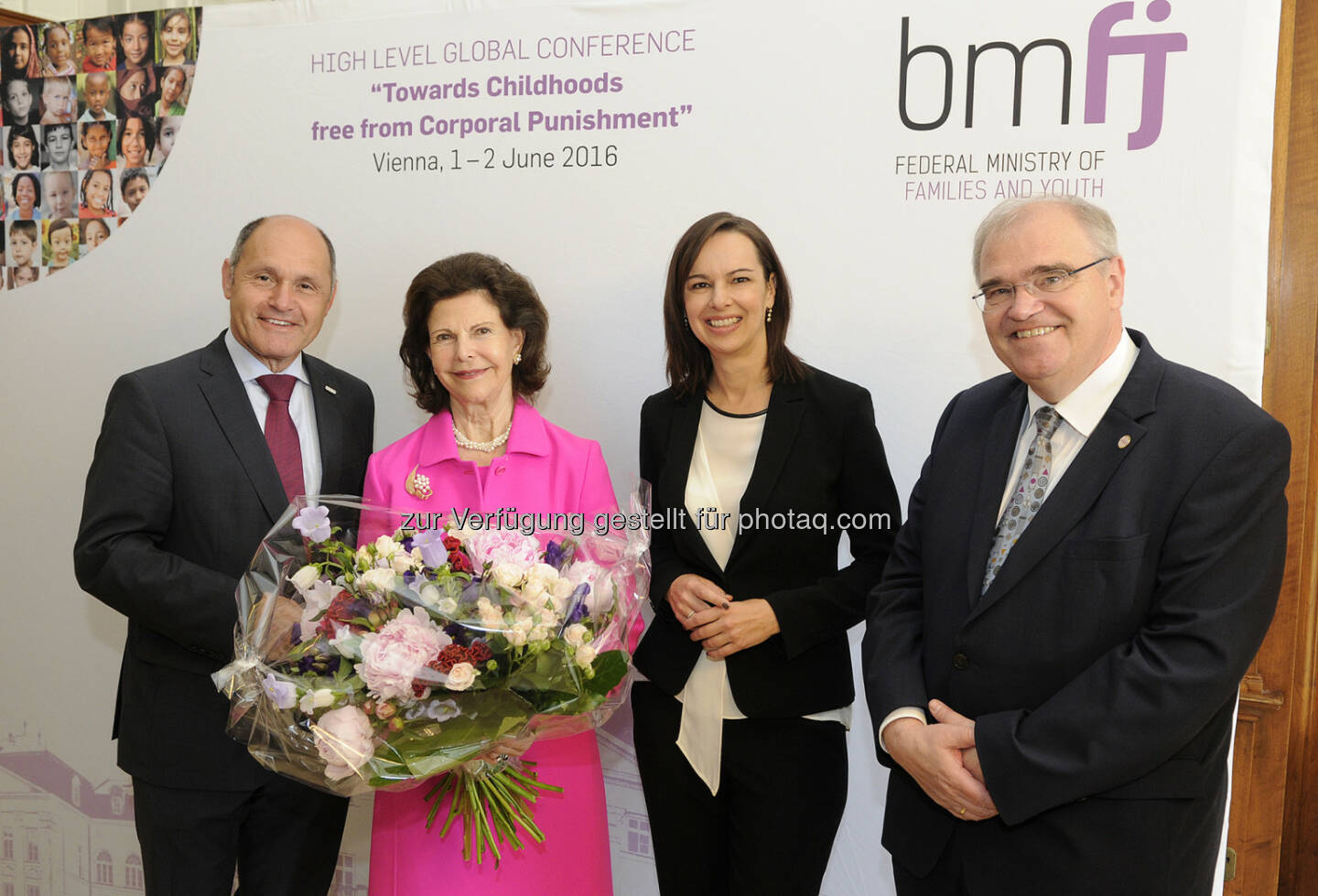 Wolfgang Sobotka (Innenminister), Königin Silvia von Schweden, Sophie Karmasin (Familienministerin), Wolfgang Brandstetter (Justizminister) : Internationale Kinderrechte-Konferenz mit 200 Delegierten aus 70 Staaten der Welt in Wien : Fotocredit: Aigner/bmfj