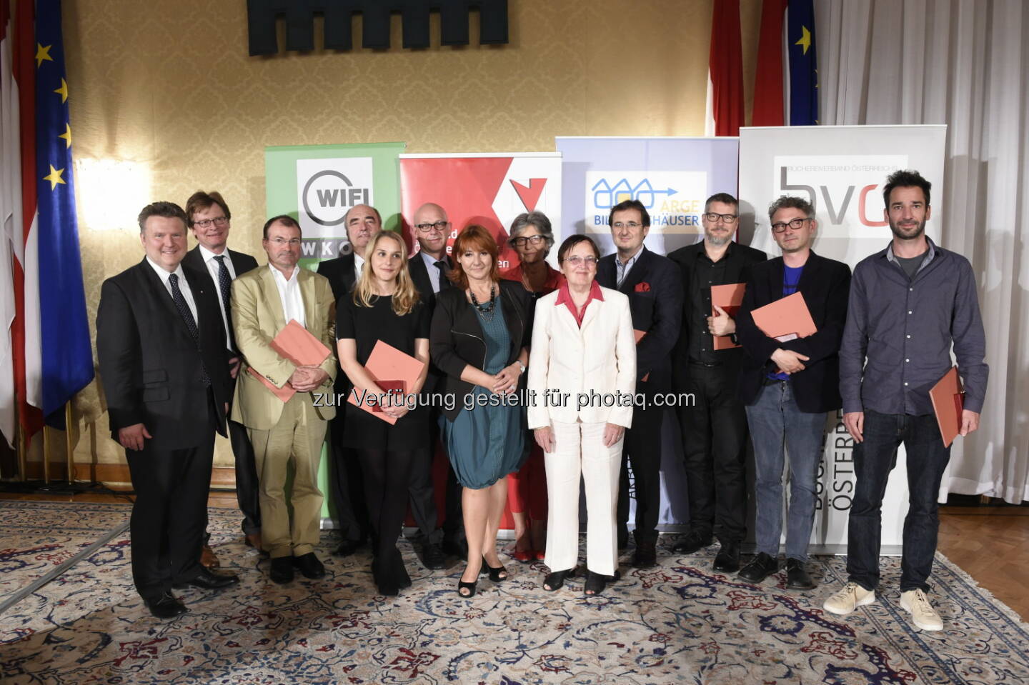 Michael Ludwig (Stadtrat) mit Cecily Corti, PreisträgerInnen und VertreterInnen der preisverleihenden Verbände : 48. Fernsehpreis der Erwachsenenbildung und Axel-Corti-Preis : Fotocredit: ORF/Jantzen