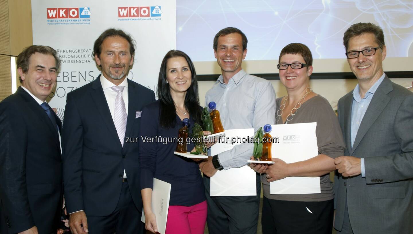 Martin Kofler (Fachgruppen-GF), Harald Haris G. Janisch (Fachgruppenobmann), Anna Reschreiter, Walter Kraus und Ilka Wiegrefe (Preisträger), Gerhard Flenreiss (Jurymitglied) : L.E.O.-Award 2016 verliehen: Ausgezeichnete Wiener Lebens- und Sozialberater : Fotocredit: WKW Weinwurm