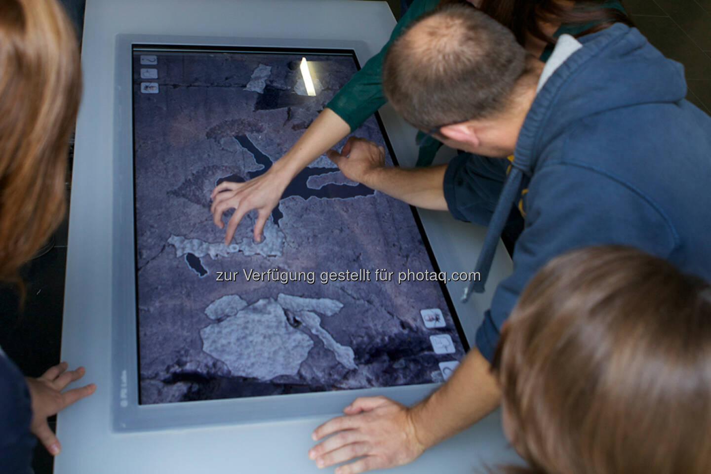 Pitoti auf dem Touchscreen : Europa-Nostra-Award für Projekt Pitoti : Archäologie-Medientechnik-Projekt der Fachhochschule St. Pölten mit Weltkulturerbe-Preis ausgezeichnet : Fotocredit: FH St. Pölten/Grubinger