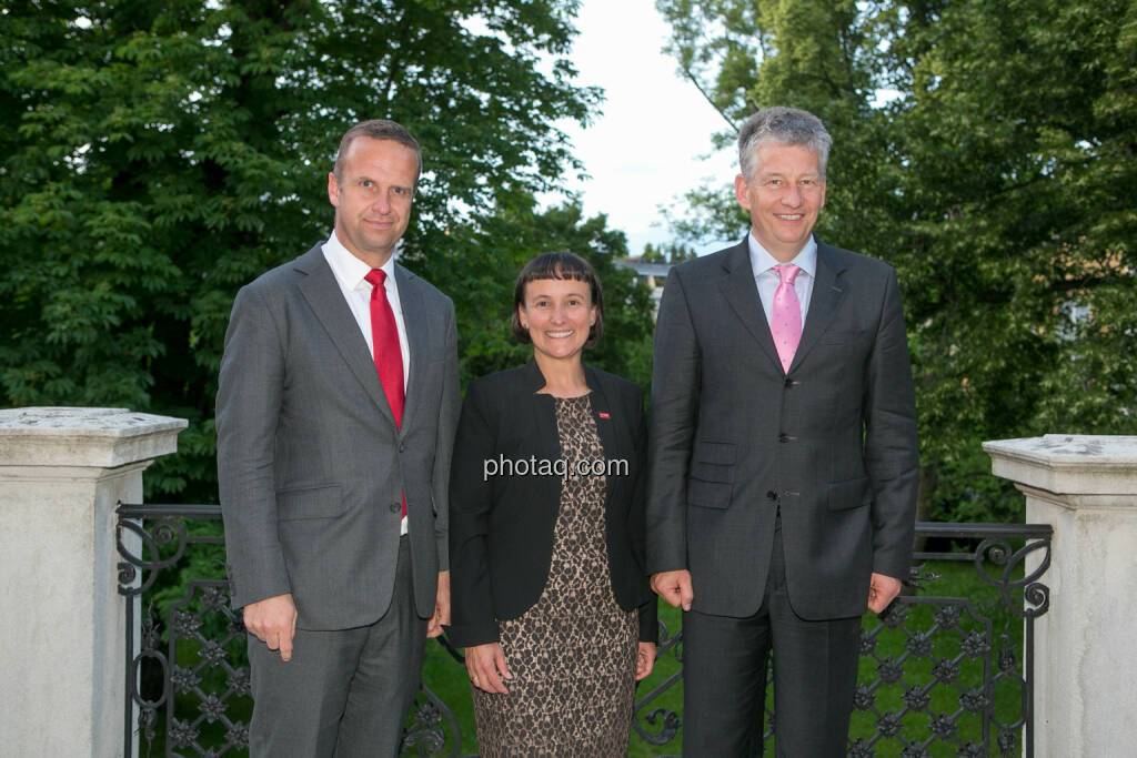 Holger Lüth (IR Buwog), Andrea Wentscher (IR BASF), Tjark Schütte (IR Deutsche Post DHL), © photaq.com / Martina Draper (3), dazu Handybilder  (02.06.2016) 