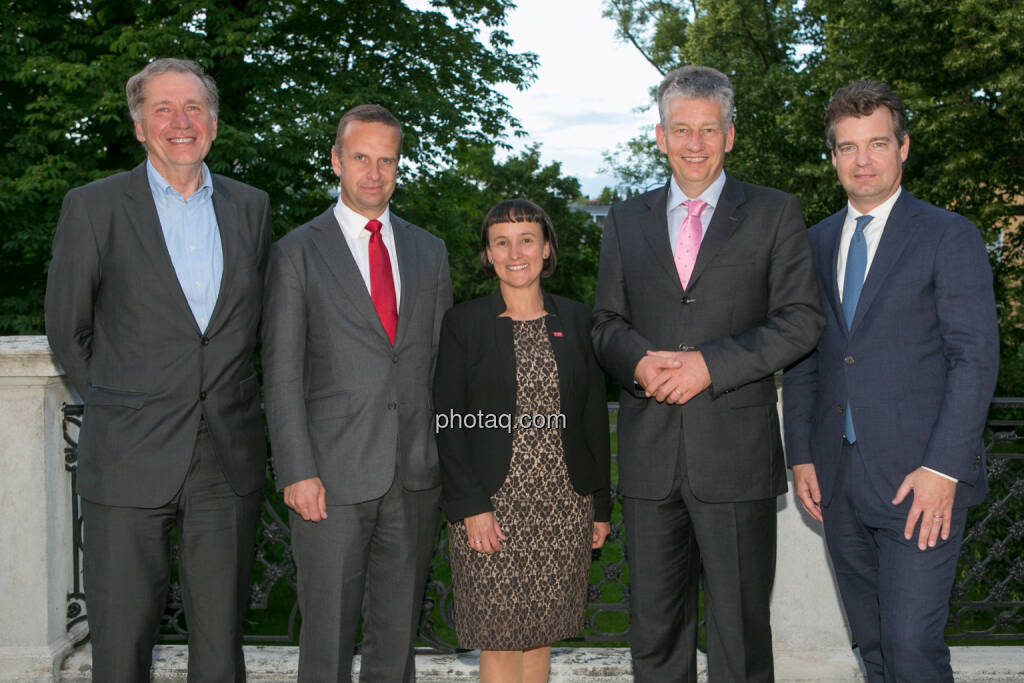 Wilhelm Rasinger (IVA), Holger Lüth (IR Buwog), Andrea Wentscher (IR BASF), Tjark Schütte (IR Deutsche Post DHL), Marc Düngler (DSW), © photaq.com / Martina Draper (3), dazu Handybilder  (02.06.2016) 