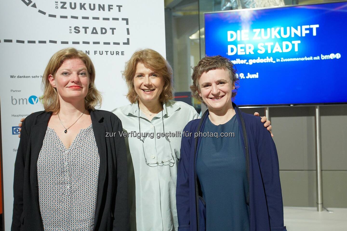 Martina Griesser-Stermscheg (Leitung Sammlung), Gabriele Zuna-Kratky (Direktrorin TMW), Elisabeth Limbeck-Lilienau (Leitung Sonderausstellung) : „Die Zukunft der Stadt. weiter_gedacht_“ : Neues Ausstellungsformat zu Innovation und Technik im Technischen Museum Wien : Fotocredit: Technisches Museum Wien/APA-Fotoservice/Preiss