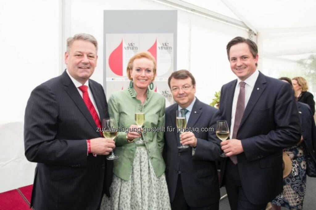 Andrä Rupprechter (Landwirtschaftsminister), Alexandra Graski-Hoffmann (VieVinum Organisatorin), Willi Klinger (GF Österreich Wein Marketing), Johannes Schmuckenschlager (Weinbaupräsident, Abg. z. NR) : VieVinum 2016 – Über 500 Winzer in der Wiener Hofburg : Fotocredit: Eva Kelety (05.06.2016) 