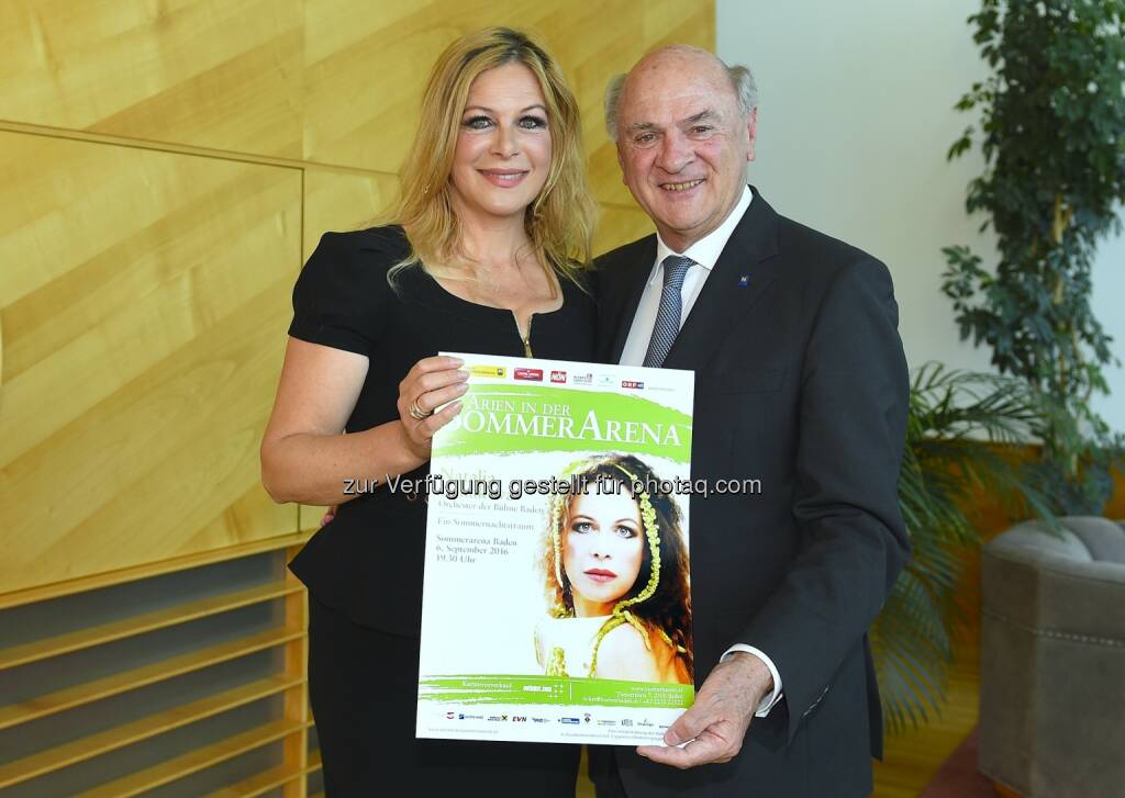 Natalia Ushakova (Sopranistin), Erwin Pröll (LH NÖ) : Sommer-Open Air in Niederösterreich - „Arien in der Sommerarena“ im September in Baden : Fotocredit: NLK Filzwieser, © Aussender (09.06.2016)
