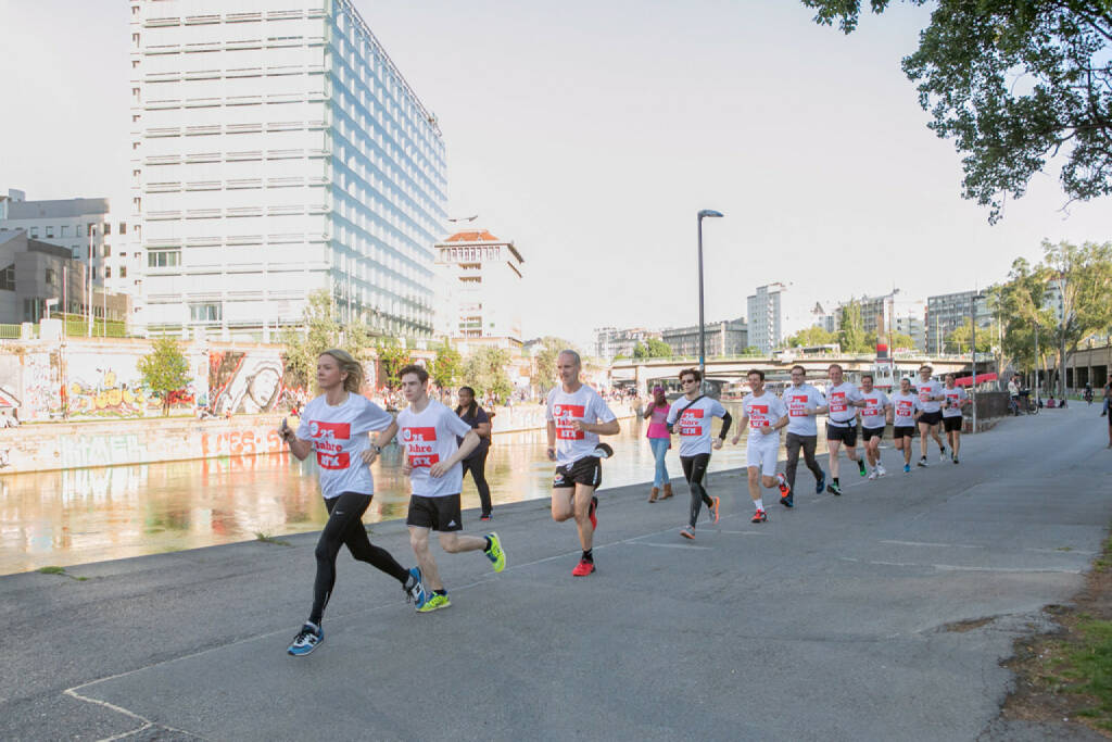 25 Jahre ATX - Lauf in rot-weiss-rot - Halla-Gudrun Mixa führt (09.06.2016) 