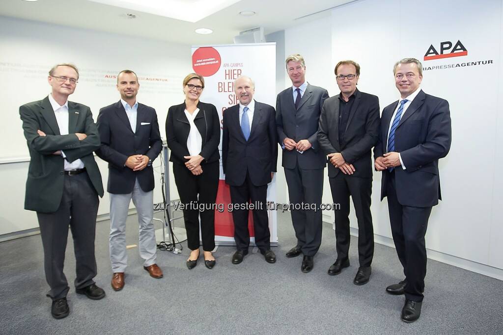 Thomas Karabaczek (Ressortleiter Wirtschaft der APA-Austria Presse Agentur, Lehrgangsleiter), Peter Felsbach (Head of Group Communications voestalpine AG, Mitglied des Vereins zur Förderung des Wirtschaftsjournalismus), Karin Thiller (GF APA-Austria Presse Agentur), Ewald Nowotny (Gouverneur der Österreichischen Nationalbank), Michael Mauritz (Head of Group Communications, Erste Group Bank AG, Kassier des Vereins zur Förderung des Wirtschaftsjournalismus), Reinhard Christl (Lehrgangsleiter), Martin Halama (Head of Communications Austria, UniCredit Bank Austria AG, Obmann des Vereins zur Förderung des Wirtschaftsjournalismus) : Nationalbankgouverneur Nowotny zu Gast beim Wirtschaftslehrgang des APA-Campus : Fotocredit: APA-OTS/Preiss, © Aussender (10.06.2016) 